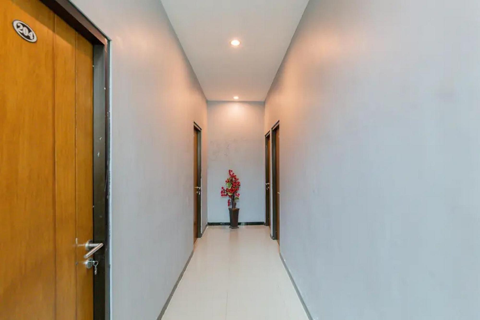 Reddoorz @ Manukan Surabaya Exteriör bild