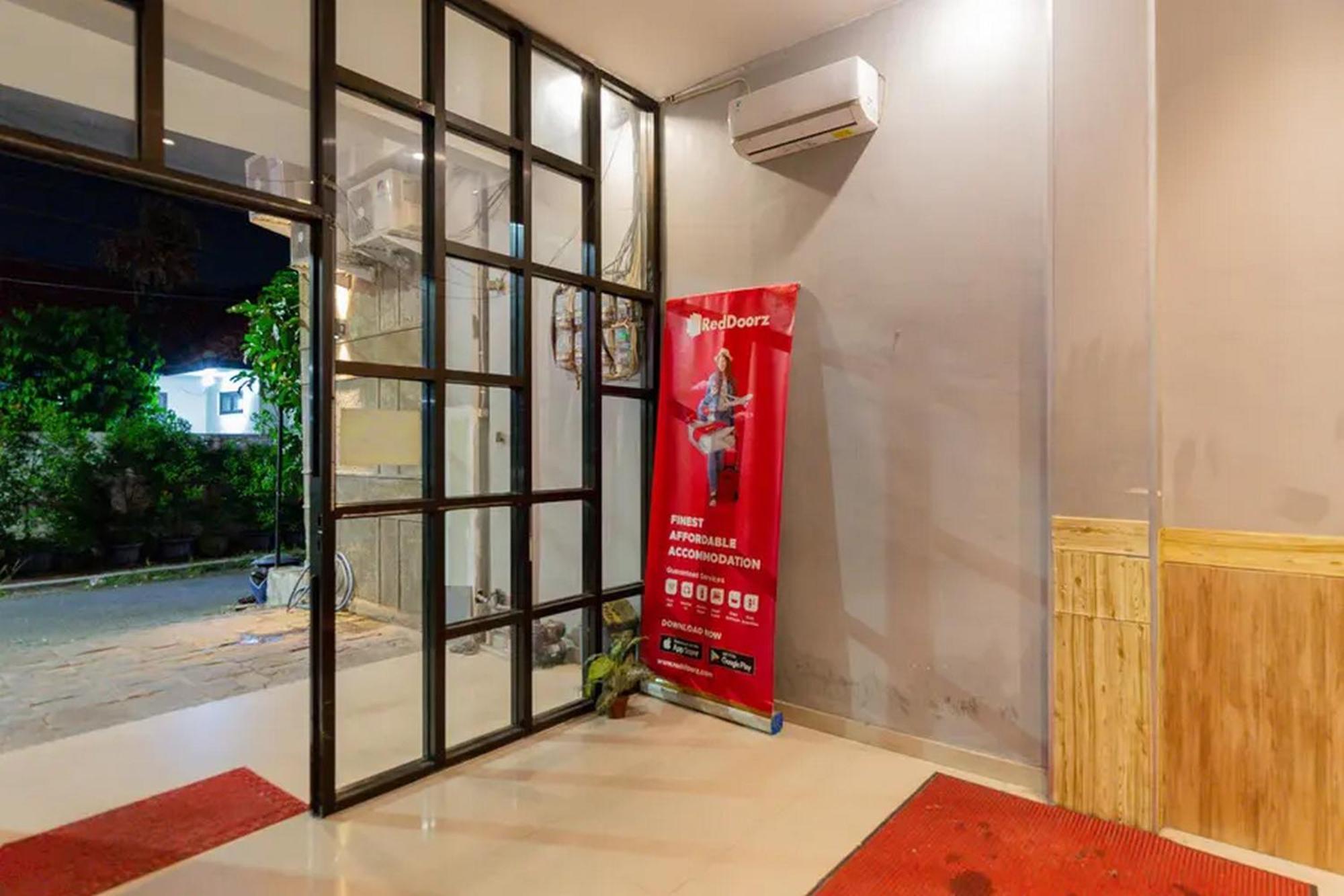 Reddoorz @ Manukan Surabaya Exteriör bild