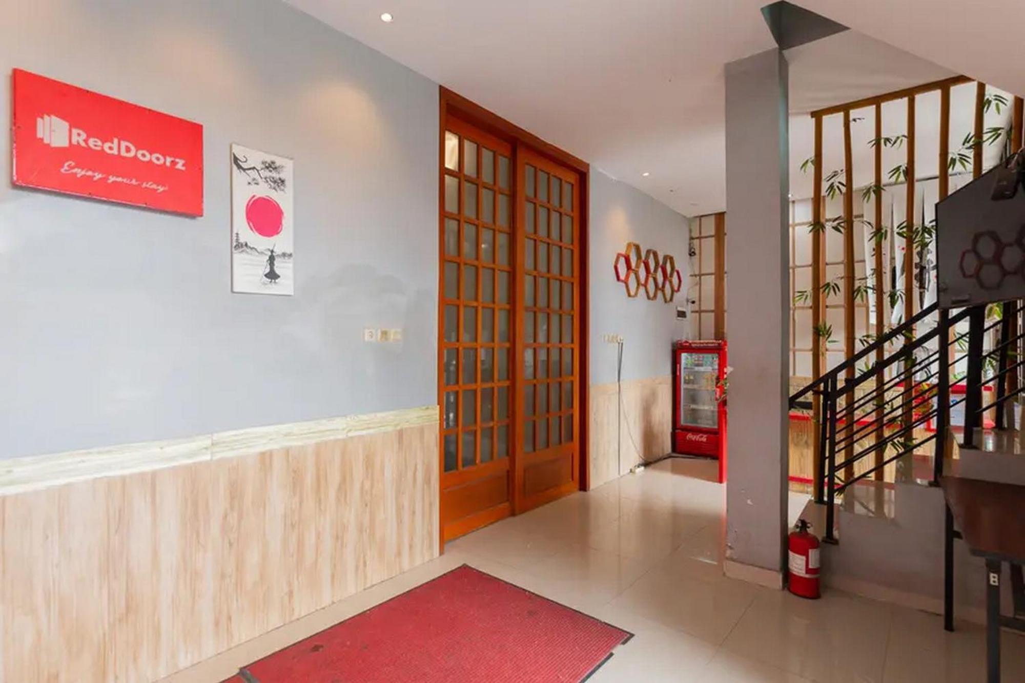 Reddoorz @ Manukan Surabaya Exteriör bild