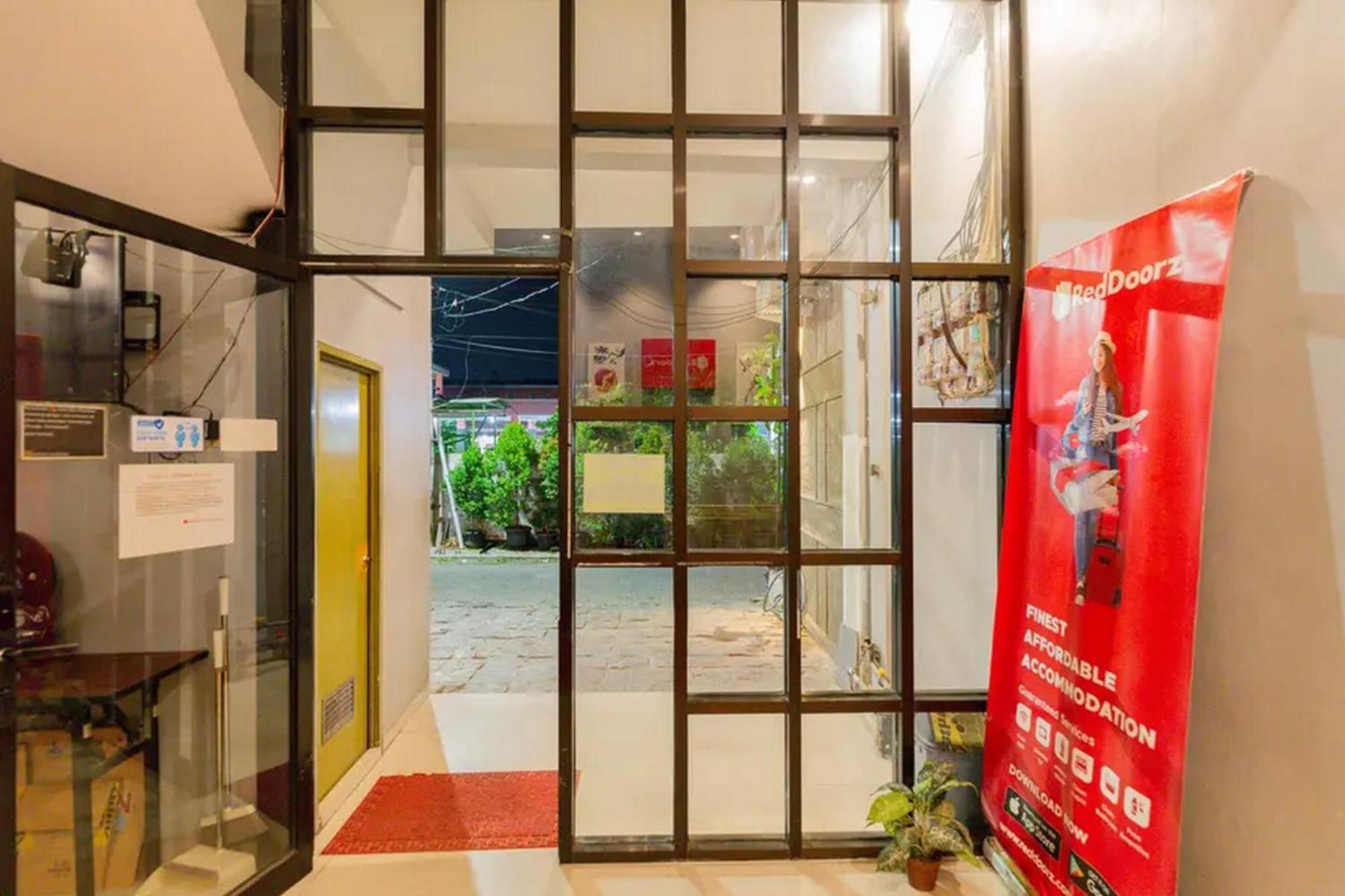 Reddoorz @ Manukan Surabaya Exteriör bild