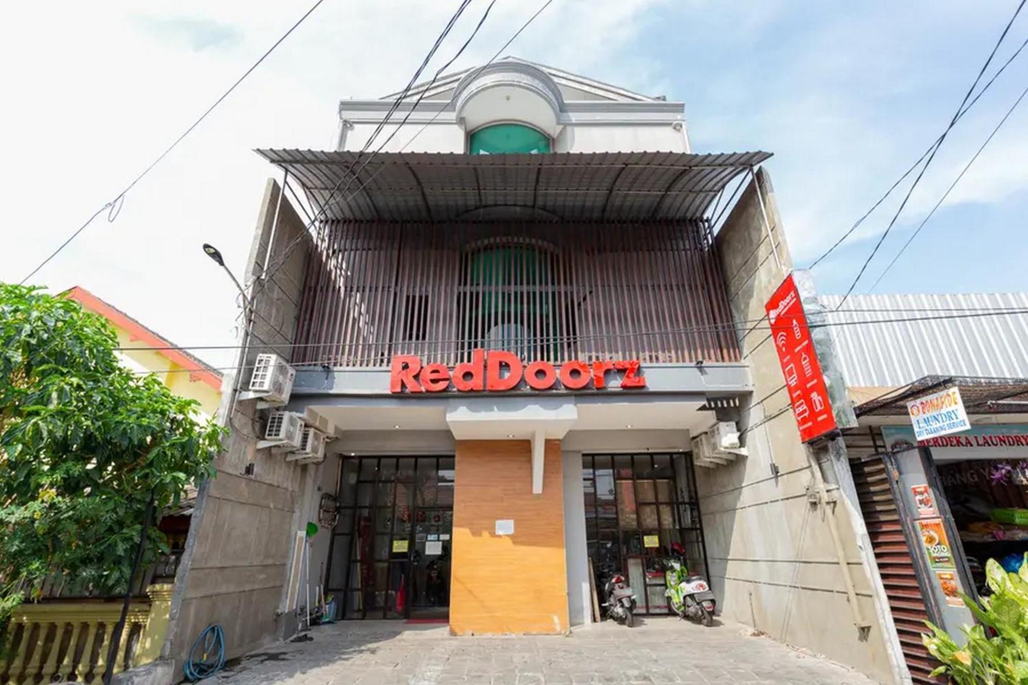 Reddoorz @ Manukan Surabaya Exteriör bild
